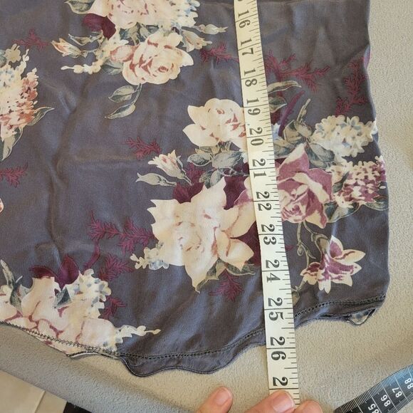 Joie Montreal Grey Floral Silk Blouse Size Medium - Picture 6 of 8